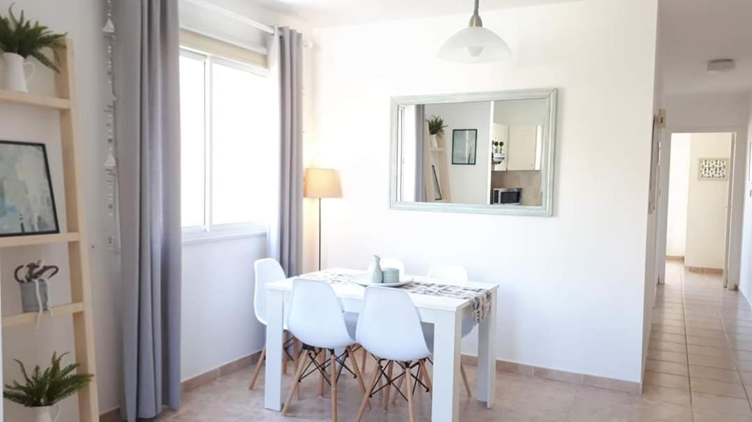Pafia Sunbeach Modern Apartment Paphos Exterior foto