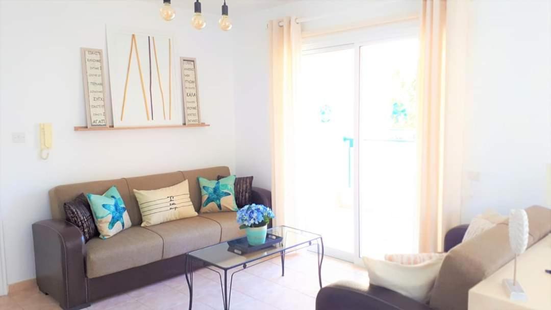 Pafia Sunbeach Modern Apartment Paphos Exterior foto