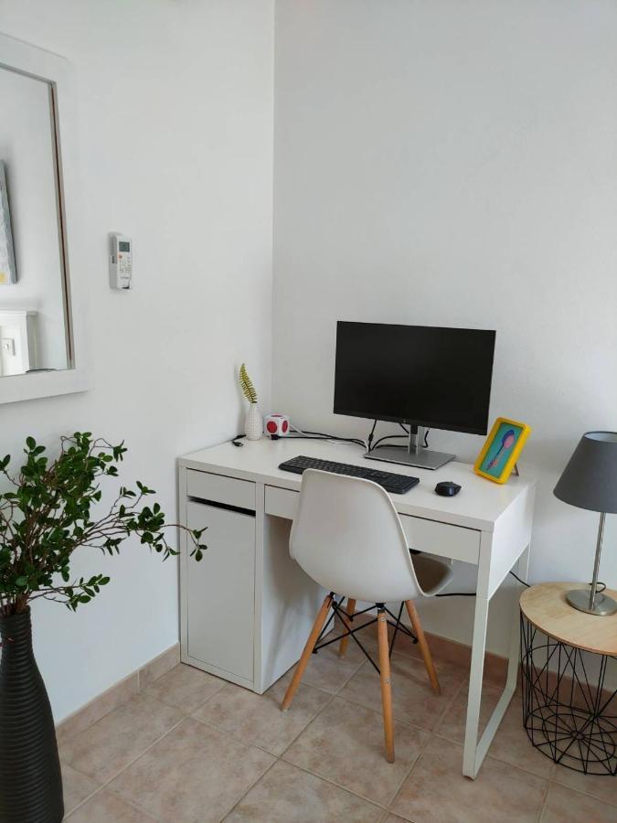 Pafia Sunbeach Modern Apartment Paphos Exterior foto